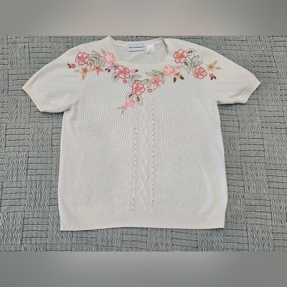 Alfred Dunner Sweater Women SmallTan Embroidered Flowers Short Sleeve Round Neck - Picture 3 of 7